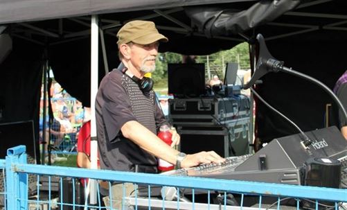 Bernie on sound at outdoor show -COURTESY